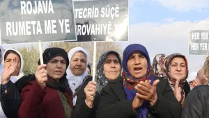 Kobanî sınırında yürüyüş