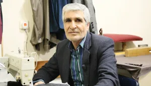 Şapka düştü kel göründü!