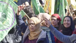 Halk işgal tehdidine karşı yürüdü