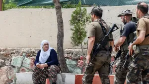 Sömürgecilik, övgü ve mücadele
