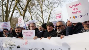 AK önünde Alevi protestosu