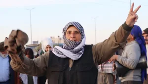 Halk Tişrîn'i terk etmiyor
