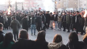 Halk belediye önünden ayrılmıyor