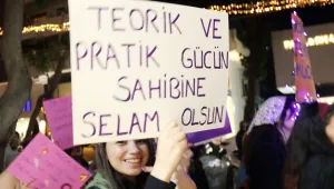 Mikro ve makrokosmos arasında bir anlatı evreni