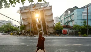 Myanmar yıkımla baş başa