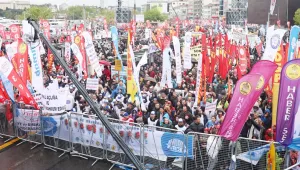 İktidara rağmen alanlar doldu