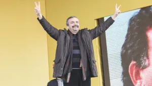 Sırrı Süreyya Önder ve aşka yolu düşenler