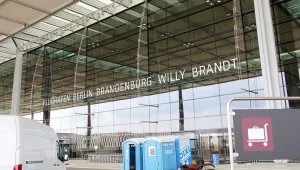 Dalga konusu olan Berlin havaalanı açıldı