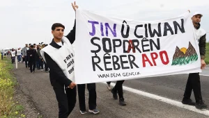 Gençler yürüyüşe hazırlanıyor