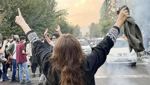 İran kadınlardan korkuyor