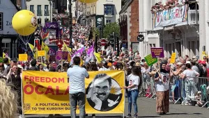 Kürtler Durham’da haykırdı: Buradayız, direniyoruz