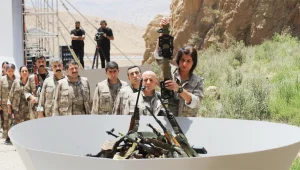 Arabayı yokuşa süren altında kalır