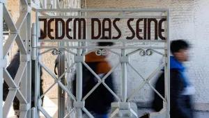 Eski Nazi kampı anıtına ‘kefiye’ yasağı