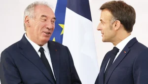 Bayrou hükümeti çöküyor