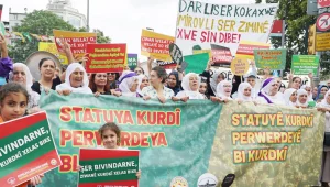 Ana dilde eğitim için yürüyüş