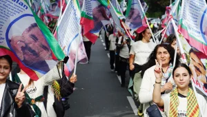Gençler ‘Özgürlük ve Demokrasi’ için yürüyor
