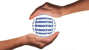 Demokratik siyaset, toplumsallığı esas alır