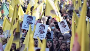 Komplocular 27 yıldır başaramadı