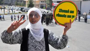 Devlet önce Kürtçe ile barışmalı