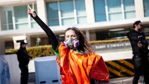 Kadınlar direnişin ön cephesinde