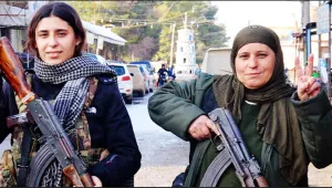 Anne ve kızı ülke savunmasında