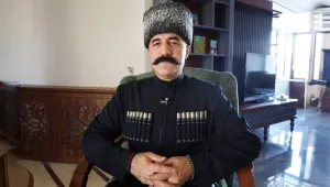 Çerkes olarak Kürtleri savunduğu için