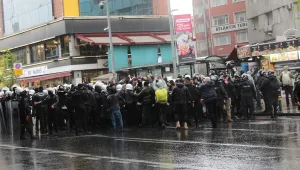 Taksim’de 79 gözaltı