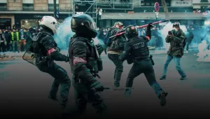Şiddeti protesto ederken şiddet gördüler
