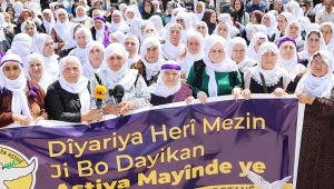 Anneler, cezaevleri önündeydi