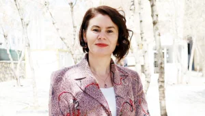 Özgürlük, statü ve demokrasi