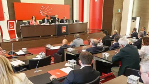 Kayyum, sadece kurultay yapmıyor