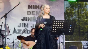 Stranlarıyla direnişin ritmini tutuyor
