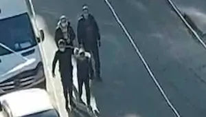 Çocuğa ters kelepçeli gözaltı