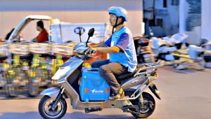 Yemek kuryesinden ödüllü yazara
