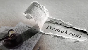 Demokrasi yasalarla inşa edilmez