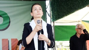 Onurlu ve başı dik bir halk