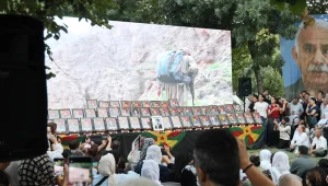Şehitlere bağlılıkla geleceğini sahipleniyor