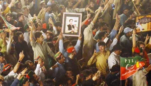 Pakistan’da sivil otorite ordunun gölgesinde