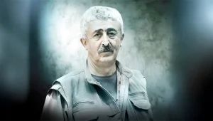 O yürüdü ardından bir coğrafya yürüdü