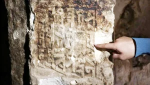 Süryanice kitabeli mezar yok oluyor
