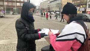 Berlin’de imza standı
