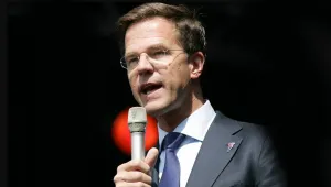 Hollanda'da hükümet istifa etti