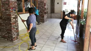 Kepenk açan esnaf kaygılı
