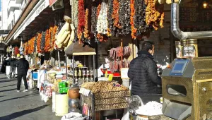 Amed kepenk indiriyor
