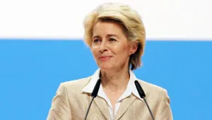 Leyen’den aşı özeleştirisi