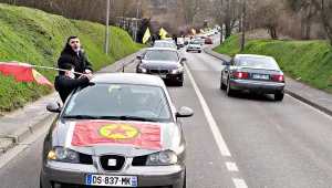 Komplo protestoları sürüyor