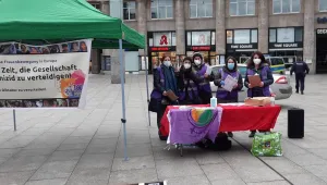 Köln’de imza standı