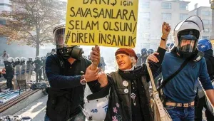 Sokaklardan Perihan abla geçti