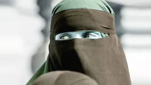 İsviçre'de burka ve peçe yasaklandı