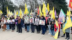 Kürtler Önderleri için ayakta